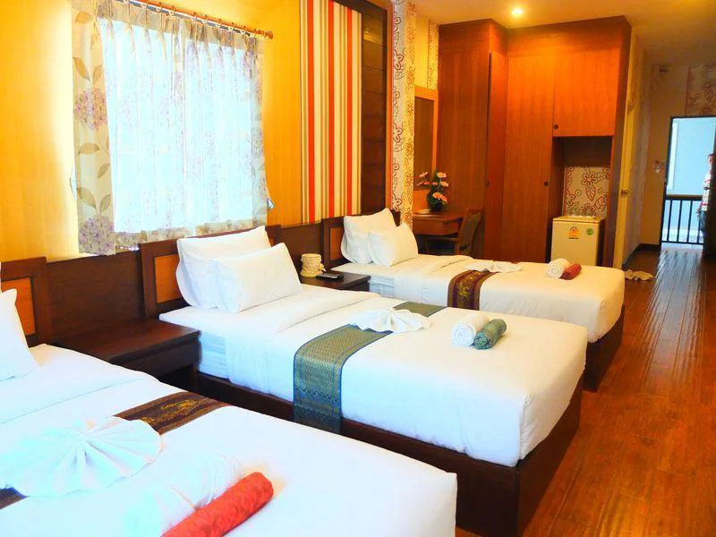 พูลวิลล่าบางแสน 4 คน