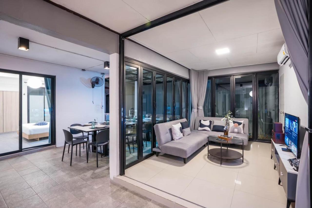 บ้านพักพูลวิลล่าติดทะเลพัทยา