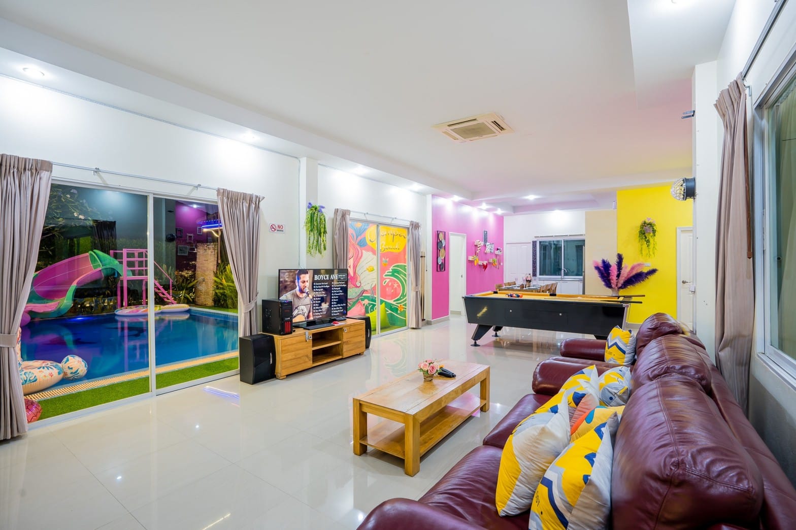 บ้านพักพูลวิลล่าติดทะเลพัทยา