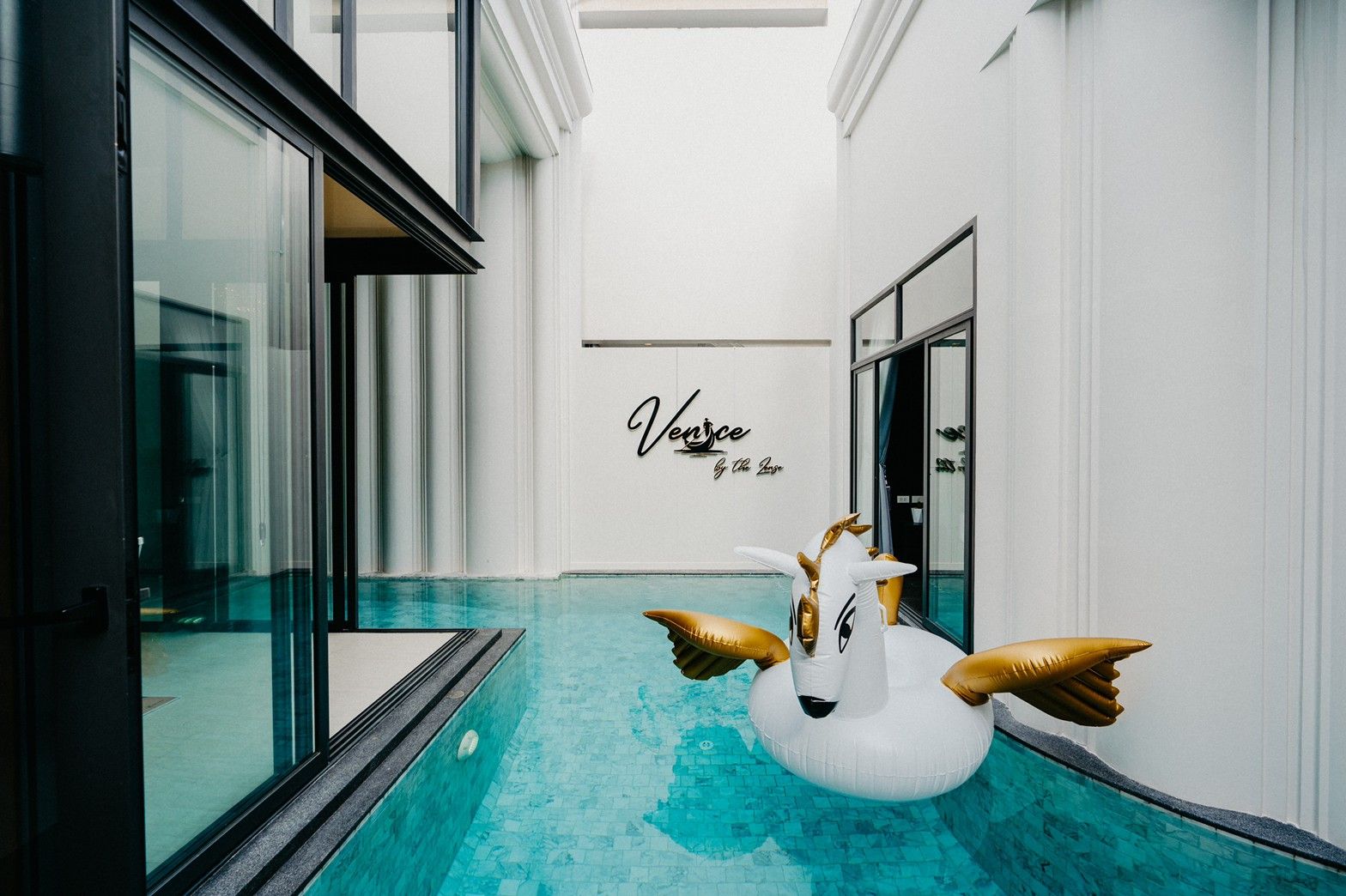 บ้านพักพูลวิลล่าติดทะเลพัทยา