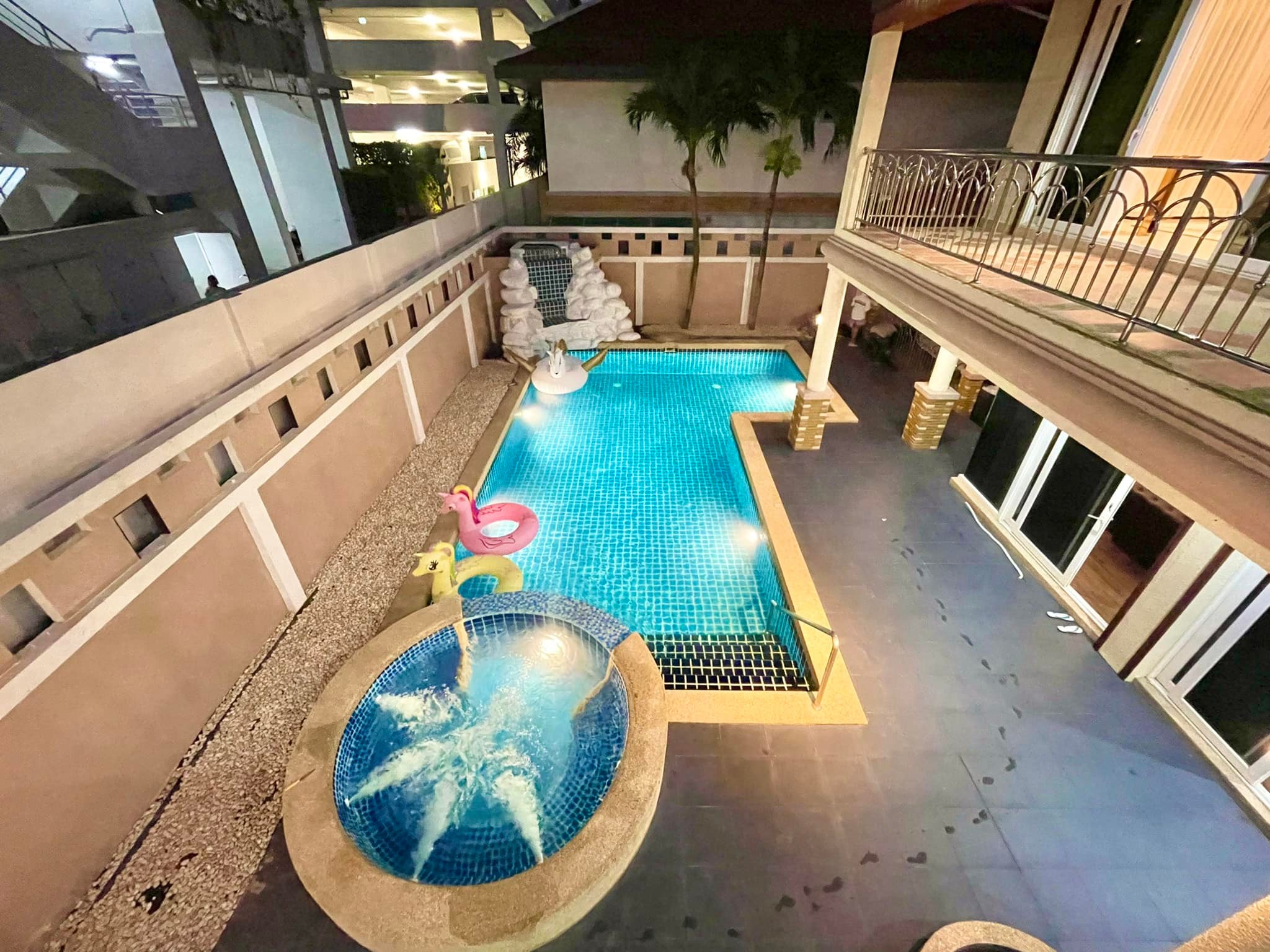 พูลวิลล่าบางเสร่