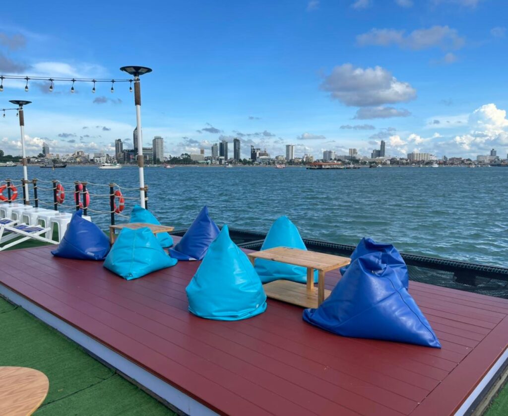 คาเฟ่ กลางทะเล พัทยา