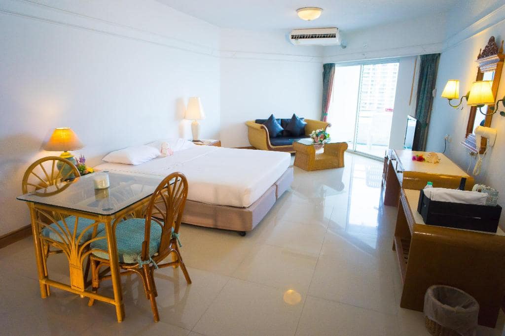 ที่พักพัทยาติดทะเล ราคาถูก 2024