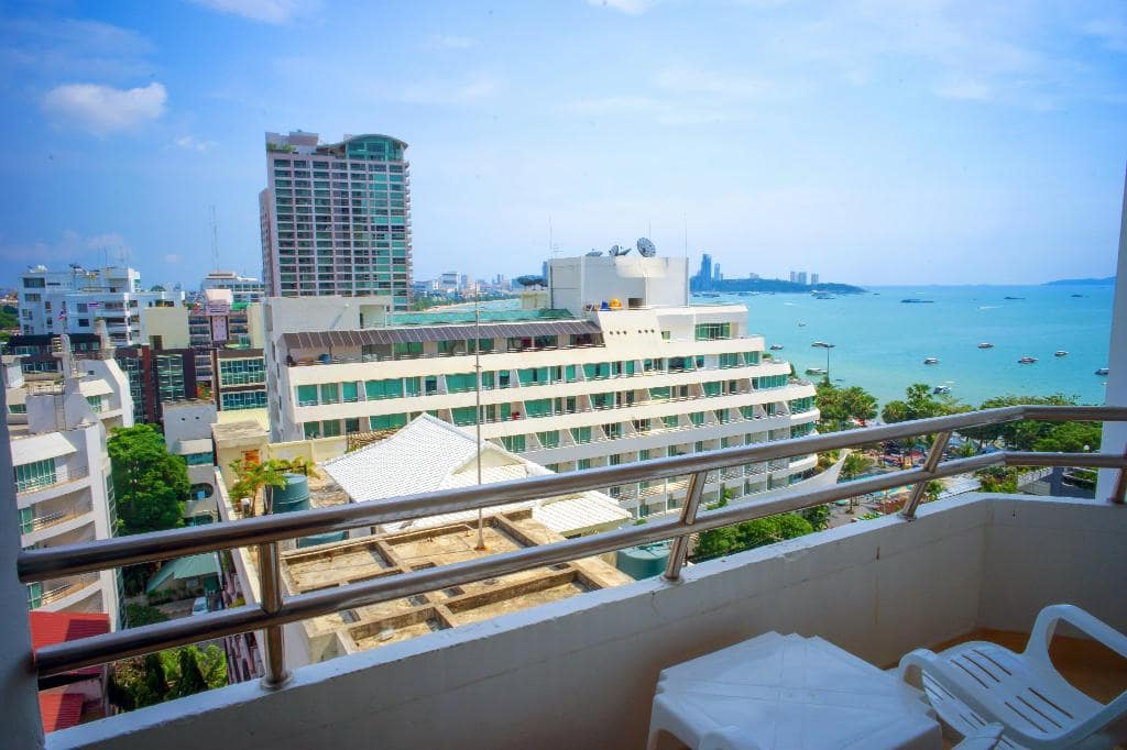 ที่พักพัทยาติดทะเล ราคาถูก 2024