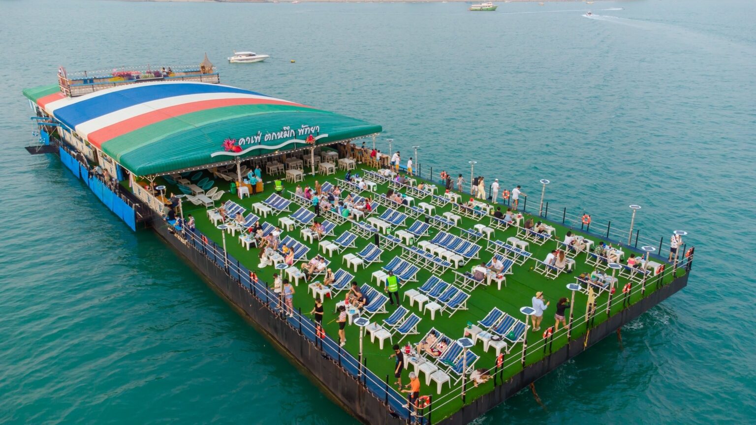 คาเฟ่ กลางทะเล พัทยา