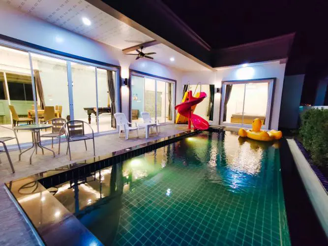 บ้านพักพูลวิลล่าติดทะเลพัทยา