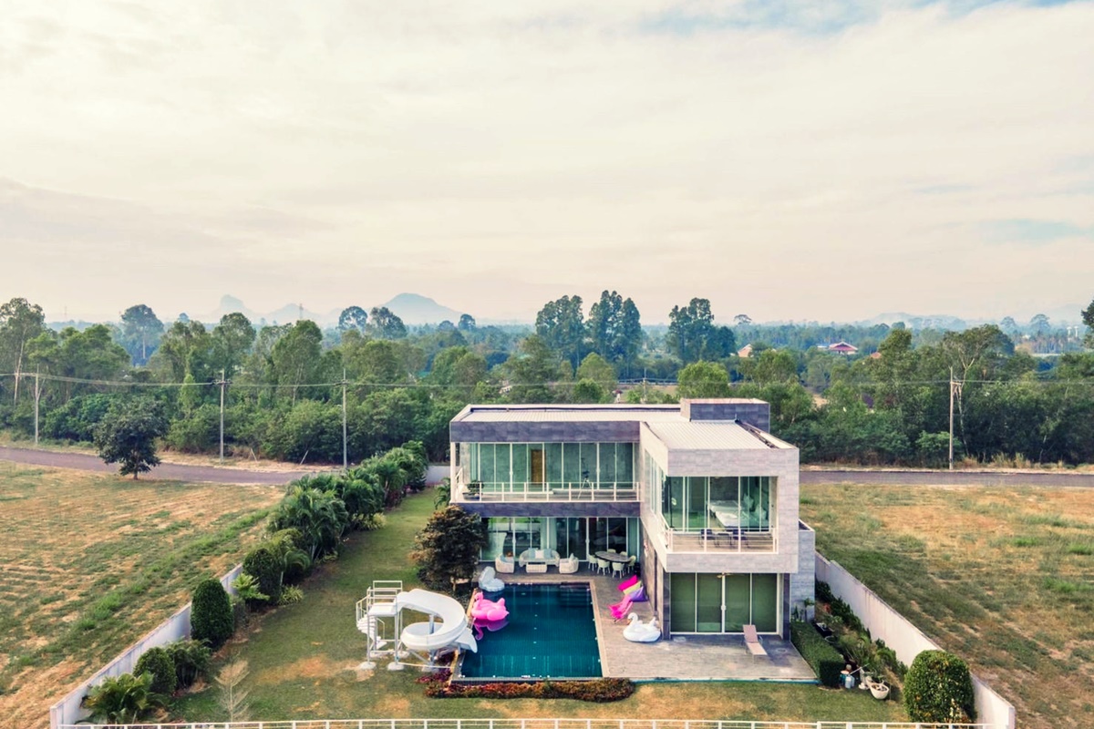 พูลวิลล่า พัทยา 20 คน