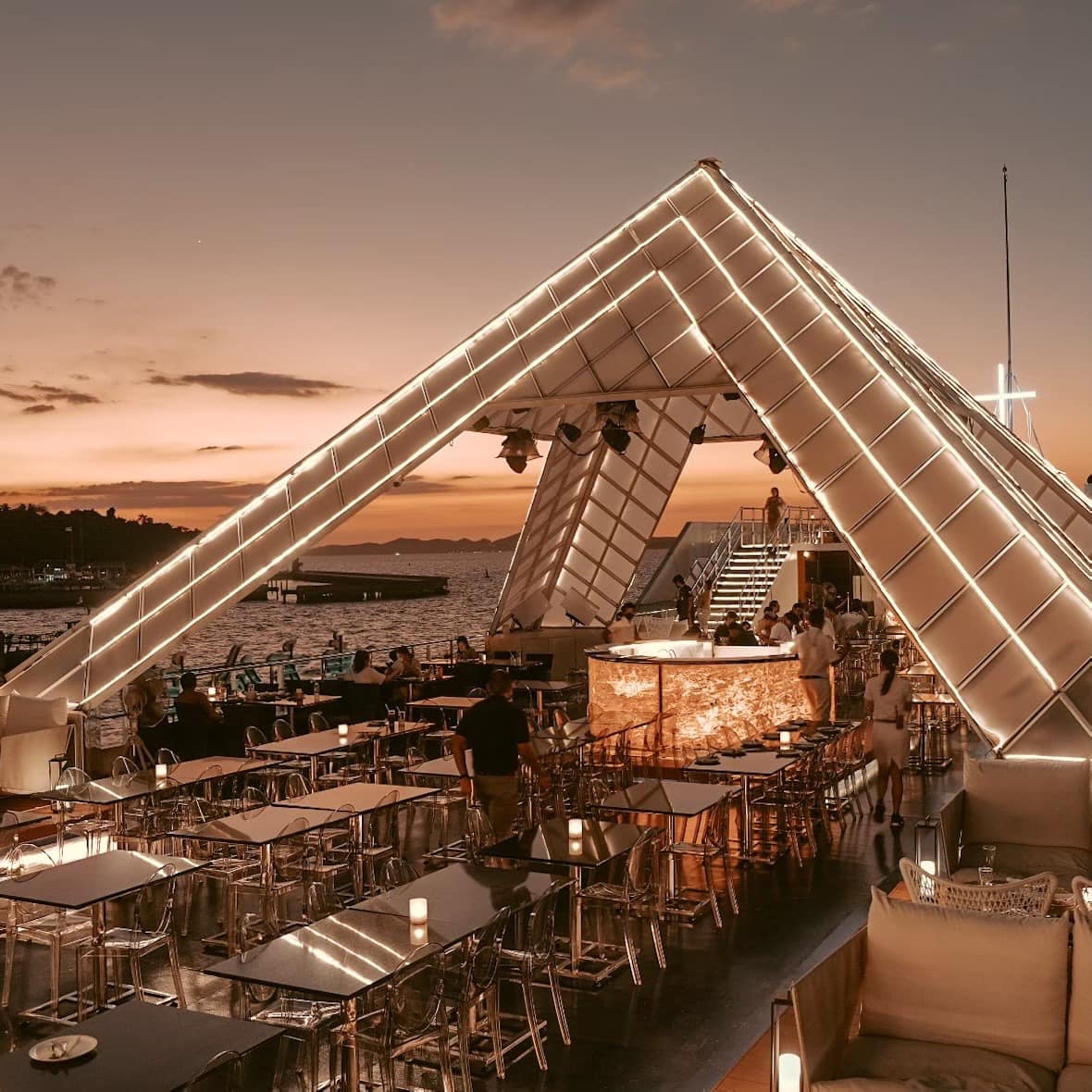 คาเฟ่ กลางทะเล พัทยา