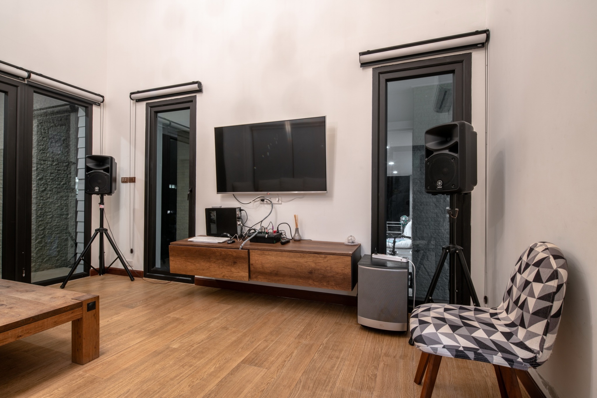 พูลวิลล่าเขาใหญ่ 10 คน ราคาถูก