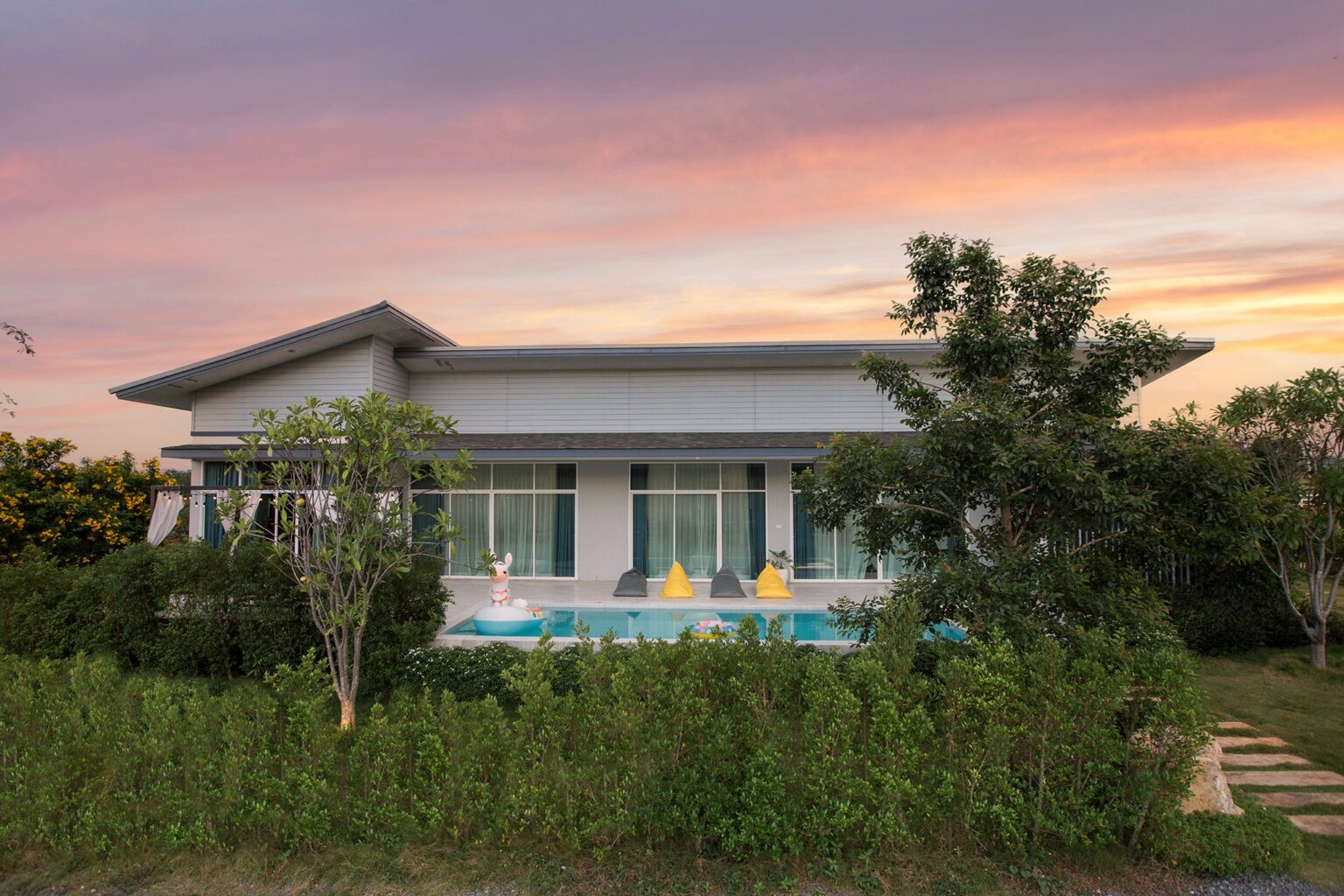 พูลวิลล่าเขาใหญ่ 10 คน ราคาถูก