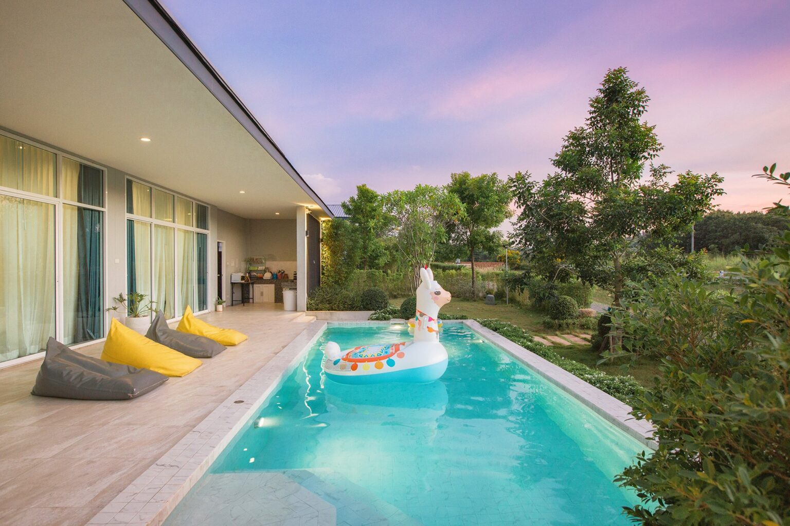 พูลวิลล่าเขาใหญ่ 10 คน ราคาถูก